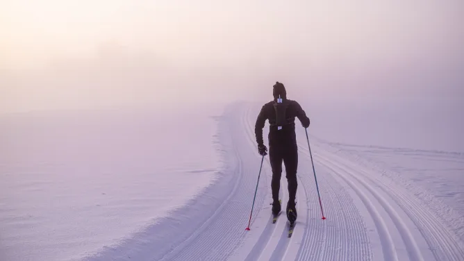 Suosittu suksihuoltoyrittäjä kertoo vinkin kuntoilijan suksihuoltoon