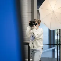 Koulukuvauksia tarjoavat yritykset joutuvat osallistumaan tarjouspyyntöihin pilkkahinnalla