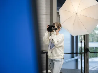 Koulukuvauksia tarjoavat yritykset joutuvat osallistumaan tarjouspyyntöihin pilkkahinnalla