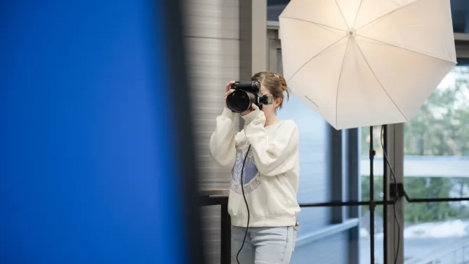 Koulukuvauksia tarjoavat yritykset joutuvat osallistumaan tarjouspyyntöihin pilkkahinnalla