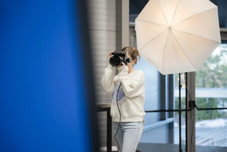 Koulukuvauksia tarjoavat yritykset joutuvat osallistumaan tarjouspyyntöihin pilkkahinnalla