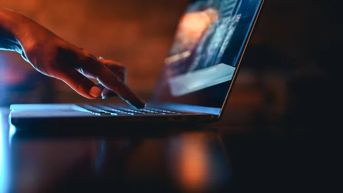 Yrittäjä ihmettelee, miksi asiakkaille myydään laskulle tarkistamatta tietoja