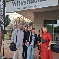 Ensimmäinen palaveri yhteisestä juhlasta