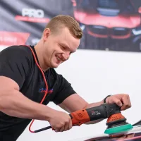 Näin peset autosi oikein – Yrittäjä opastaa