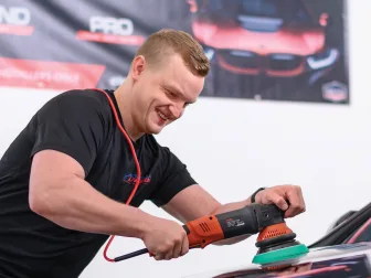 Näin peset autosi oikein – Yrittäjä opastaa