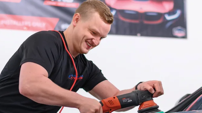 Näin peset autosi oikein – Yrittäjä opastaa