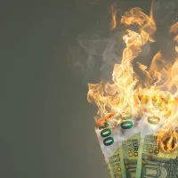 Yrittäjien asiantuntija toivoo hallitukselta toimia pitkien maksuaikojen suitsimiseen