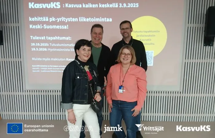 Kasvua kaiken keskellä: KasvuKS-toiminnan projektipäälliköt ja Mato Valtonen.