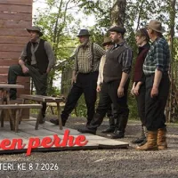 Kuivalahden kesäteatterin näytelmä Onnellinen perhe