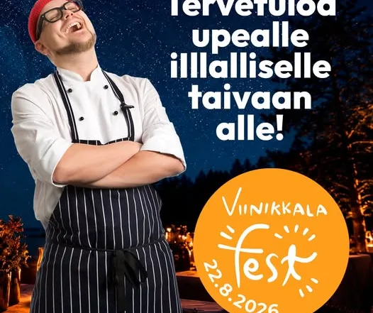Santeri Vuosara nauraa odottaen pääsevänsä valmistamaan Viinikkalafestin illallista. Tervetulotoivotusteksti sekä Viinikkalafestin logo.
