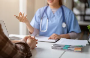 Yrittäjä kertoo ikävistä kokemuksistaan liittyen työterveyshuollon laskutukseen