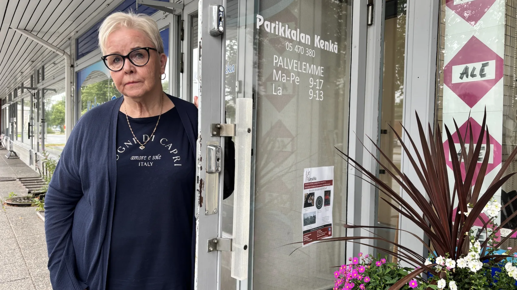 Yrittäjä Hilkka Myllylä on pyörittänyt kenkäkauppaa Parikkalassa 30 vuotta