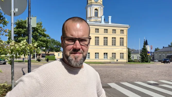 Yrittäjä Mikko Suur-Uski pelkää sikaruttotilanteen eskaloitumista