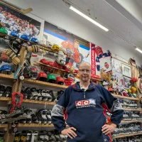 Yksainyrittäjä Pasi Huhti siirtyi valtion töistä sporttidivariyrittäjäksi
