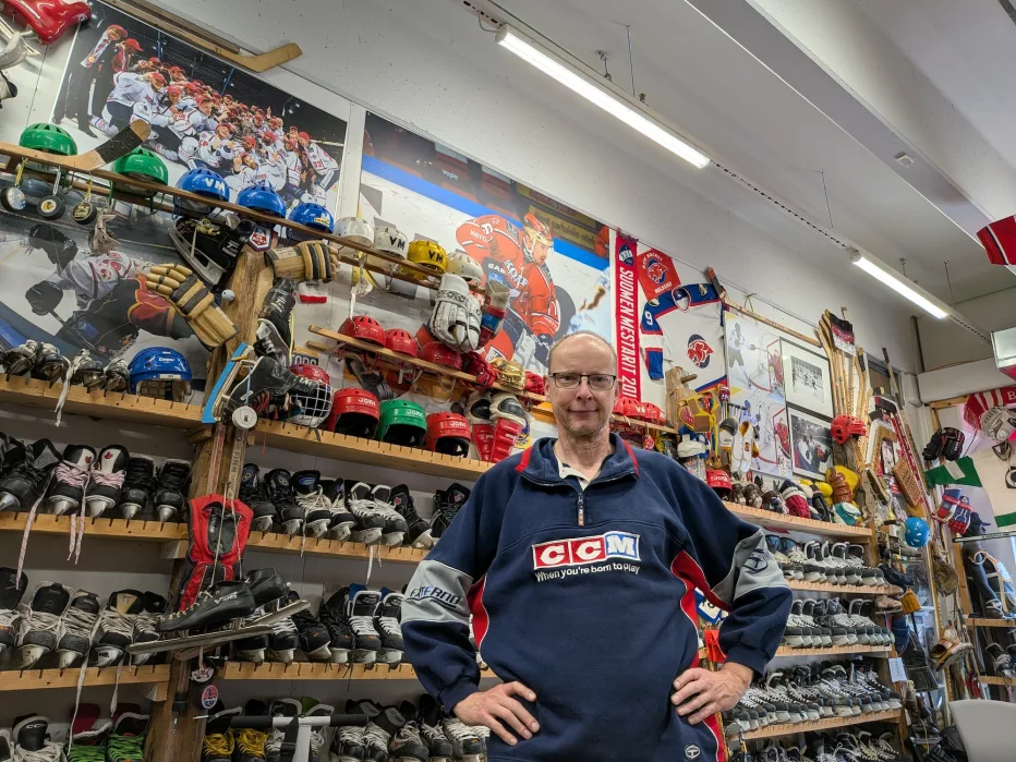 Yksainyrittäjä Pasi Huhti siirtyi valtion töistä sporttidivariyrittäjäksi