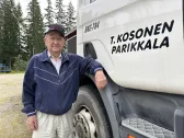 90-vuotias yksinyrittäjä Terho Kosonen ajaa edelleen kuorma-autoa