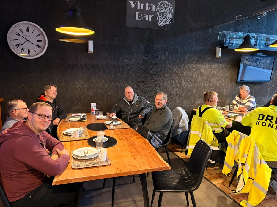 Nastolan yrittäjät aamupalalla Kievari Virrassa