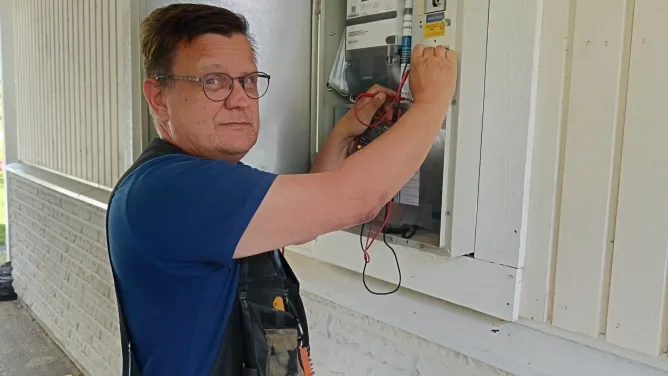 Yksinyrittäjä Jyrki Tamminen kertoo, mikä vanhassa omakotitalossa voi yllättää