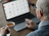 Tietokoneita huoltava yrittäjä huomasi, että seniorit kaipaavat kotikäyntipalvelua.