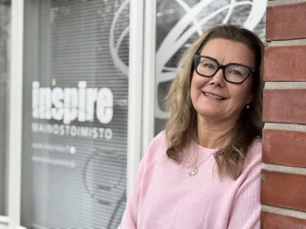 Mainostoimistoyrittäjä Marjukka Koskela kertoo, miten tekoäly näkyy asiakaskentässä