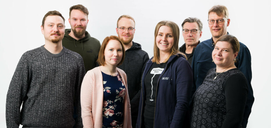 Ilomantsin Yrittäjien Hallitus 2023. Vasemmalta Lassi Puruskainen, Arto Väänänen, Tiina Savinainen, Jarkko Surakka, Suvi Hassinen, Eero Tuomisto, Esa Haaranen, Johanna Sissonen. Kuva STC Tuotanto Oy