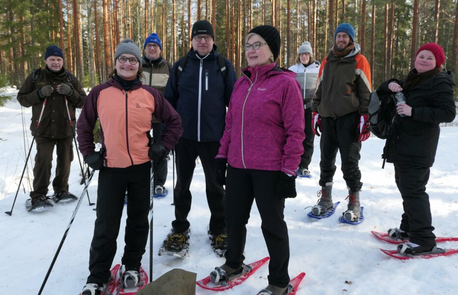 Pälkäneen ja Luopioisten yrittäjiä lumikenkäilemässä