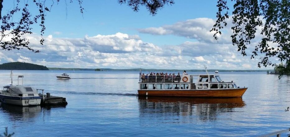 Kuutar-risteilyjen Kulkuri-alus Mallasvedellä