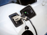 Autokauppa ja sähköauto