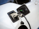 Autokauppa ja sähköauto