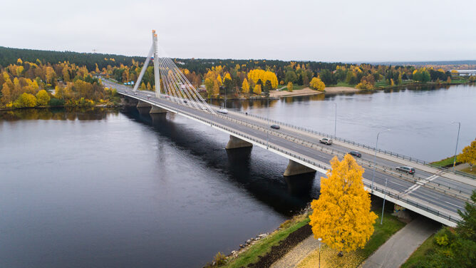 Rovaniemen Jätkänkynttilänsilta syksyllä