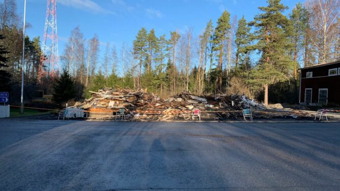 Liljan lankakauppa paloi poroksi