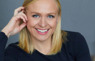 Ulkoministeri Elina Valtonen