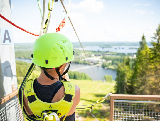 Suomen pisin vaijeriliuku avattiin Tahkolle Nilsiään