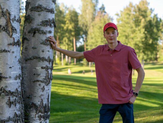 Hämeenlinnan lyseon lukion Luovan yrittäjyyden linjalla opiskelevalla Ukko Kallijärvellä on useita yritysideoita hautumassa. Hukkapallot on jo toiminnassa kierrättäen kymmeniä tuhansia golfpalloja.