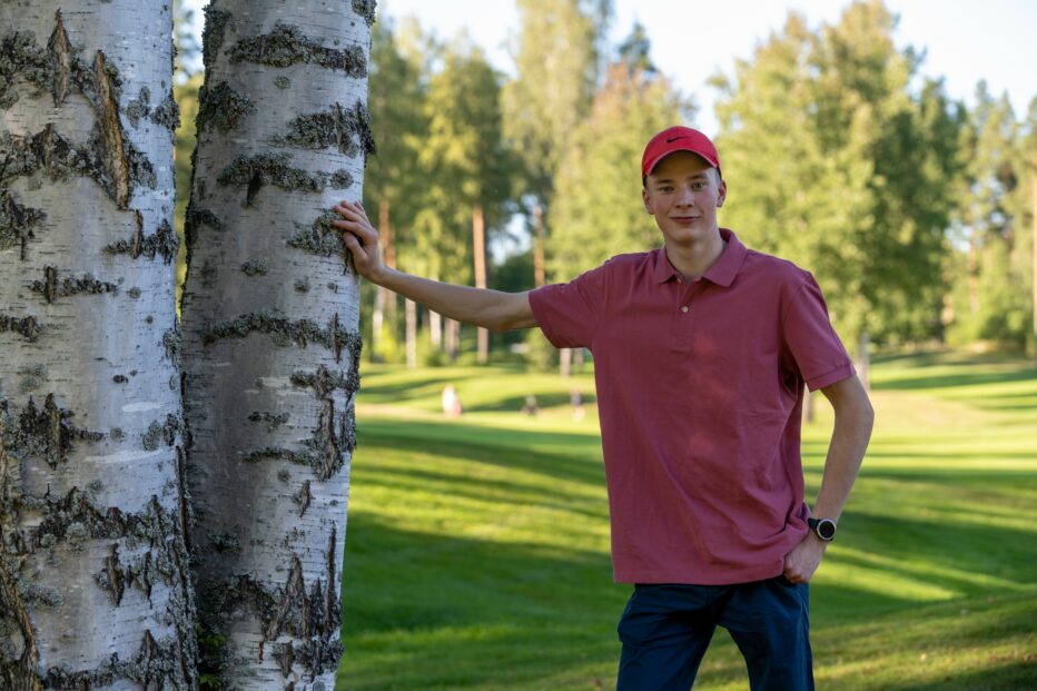 Hämeenlinnan lyseon lukion Luovan yrittäjyyden linjalla opiskelevalla Ukko Kallijärvellä on useita yritysideoita hautumassa. Hukkapallot on jo toiminnassa kierrättäen kymmeniä tuhansia golfpalloja.