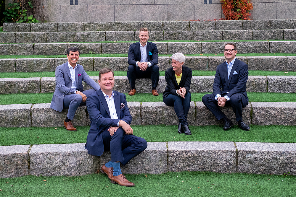 Aamu Partnersin perustajat Alberto Carrero, Anders von Bonsdorff, Tuomas Paananen, Sanna Wester ja Wilhelm Rosenlew